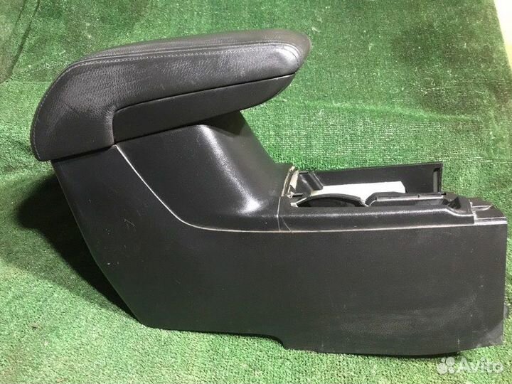 Подлокотник Mitsubishi Outlander CU