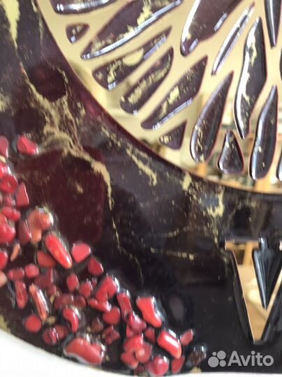 Интерьерные часыс натуральным камнем коррлл