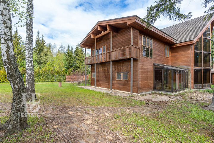 Дом 432,7 м² на участке 24,6 сот.