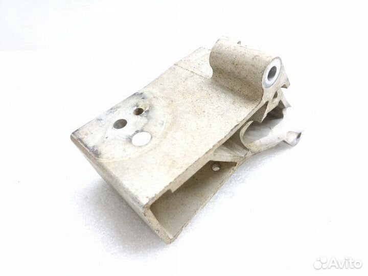 Кронштейн опоры двигателя Volvo Xc90 1 дорест 2.5