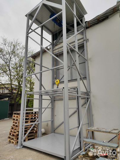 Грузовой подъёмник (лифт) консольный / мачтовый