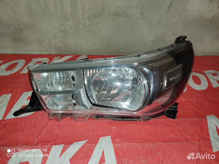 Фара левая Toyota Hilux