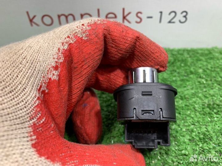 Кнопка регулирования зеркал Volkswagen Passat