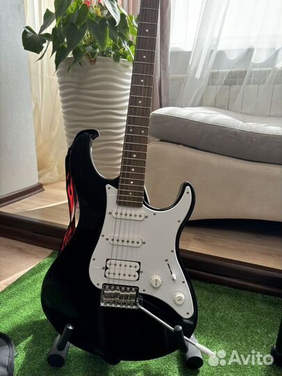 Электрогитара Yamaha pacifica 012