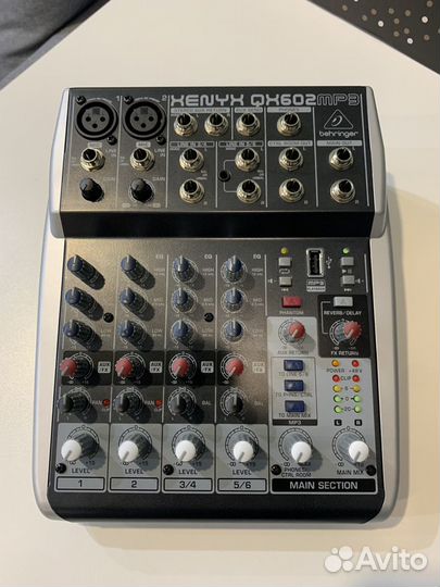 Микшерный пульт Behringer Xenyx QX602MP3