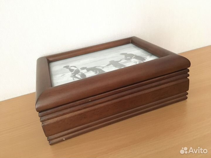 Деревянная шкатулка для хранения украшений