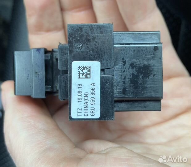 Кнопка стеклоподъемника polo