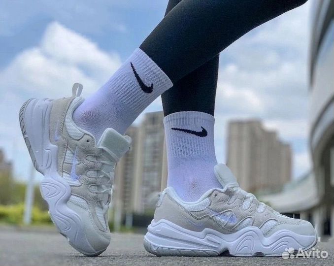 Кроссовки nike tech hera 40