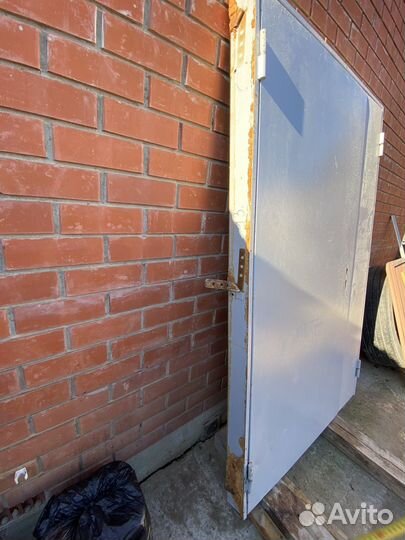 Металлическая дверь бу 210/130/11