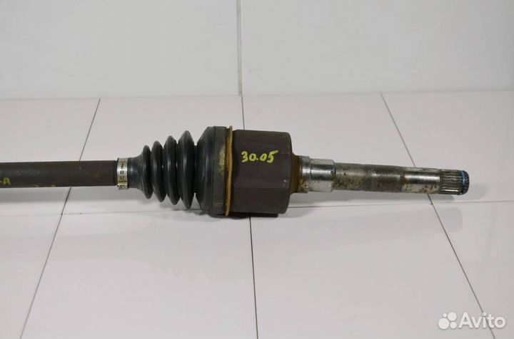 Приводной вал передний правый Dodge Caravan 2.4