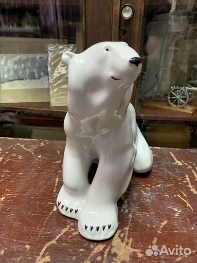 Фарфоровая статуэтка большой Медведь
