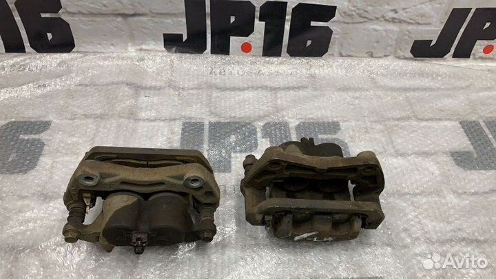 Суппорт тормозной передний правый Infiniti Fx35