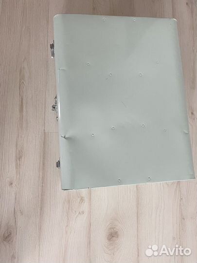 Ящик для хранения железный в виде чемодана