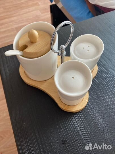 Набор: солонка, перечница, сахарница с ложечкой