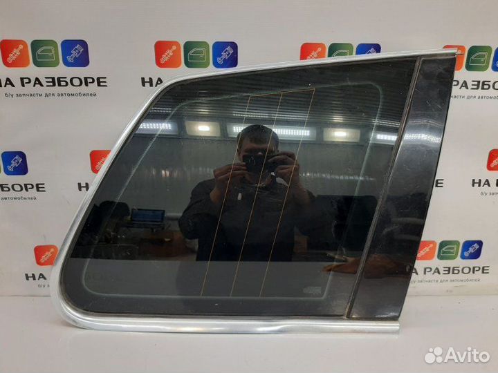 Форточка в крыло задняя правая Volkswagen Touareg