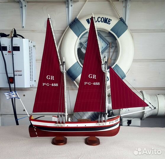 Модель парусника из дерева