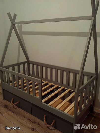 Детская кровать домик