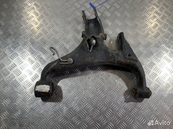 Рычаг задний левый нижний Land Rover Discovery 4