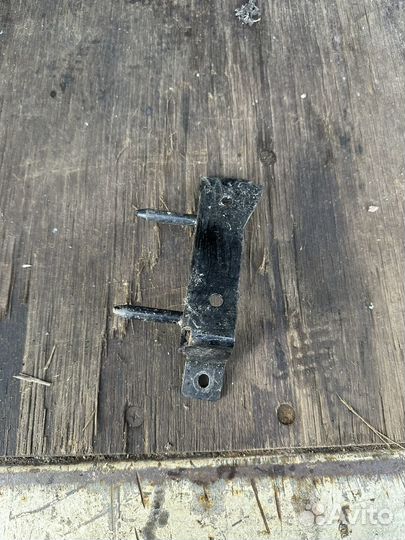 Кронштейн бокового спойлера левый Scania 1370721