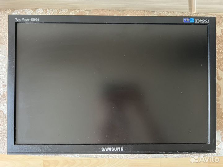 Монитор Samsung SyncMaster E1920