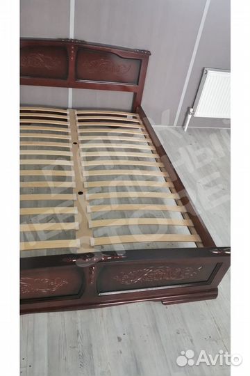 Кровать массив