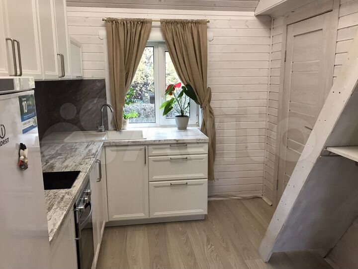 Дом 20 м² на участке 8 сот.