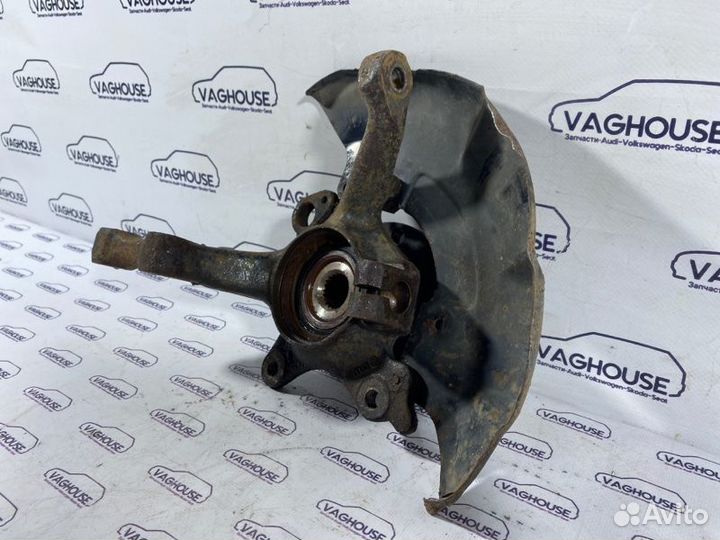 Кулак поворотный передний правый Volkswagen Passat