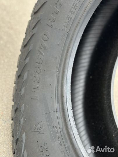 Kumho Road Venture AT52 285/70 R17