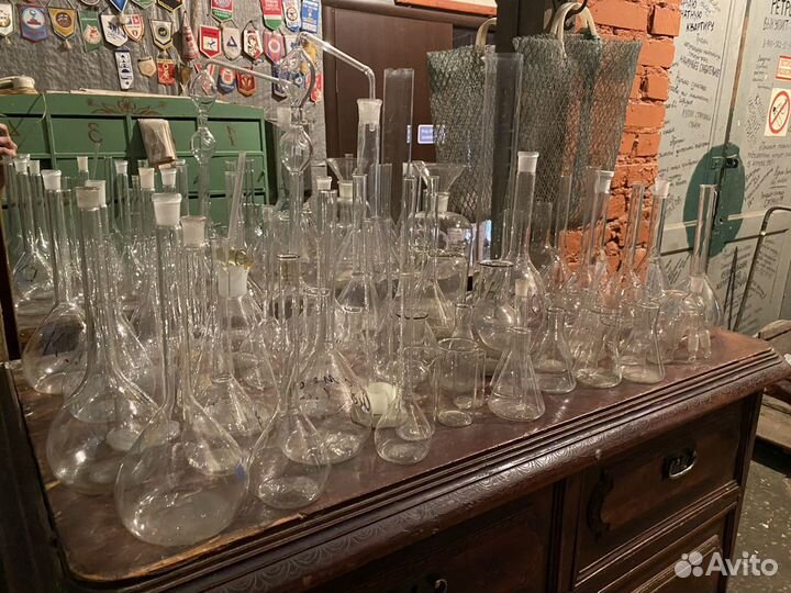 Химическая посуда много