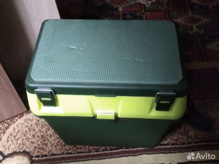 Рыболовный ящик без содержимого