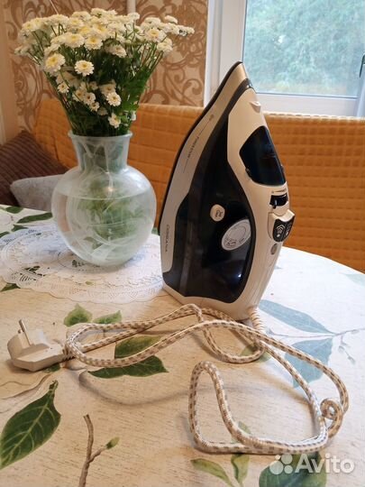 Утюг с керамической подошвой. Под ремонт Центр
