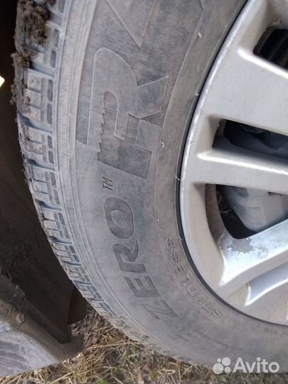 Pirelli Ice Zero SUV 225/65 R17