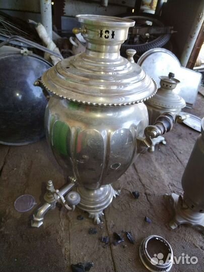 Два угольных самовара