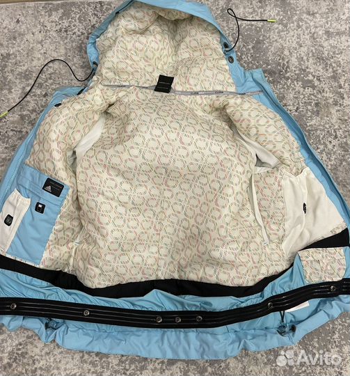 Горнолыжная куртка женская adidas 44