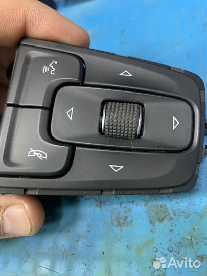 Блок кнопок руля Chevrolet Tahoe 13540158