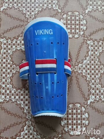 Защита на ноги футбольная