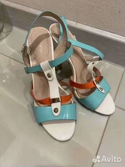 Босоножки 38