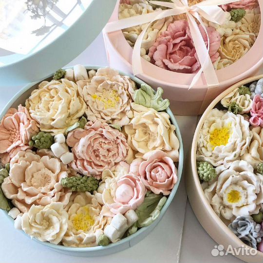 Изумительные зефирные цветы в шляпной коробке