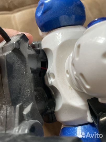 Робот на пульте управления