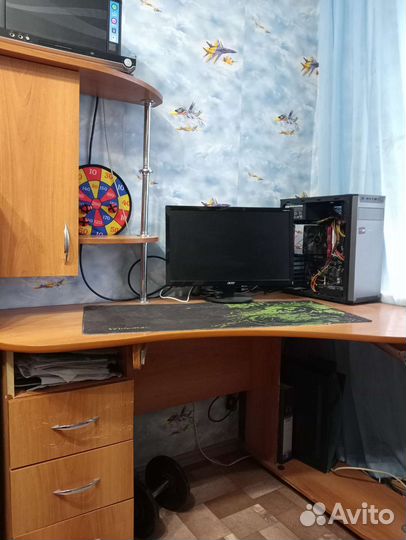 Компьютерный стол