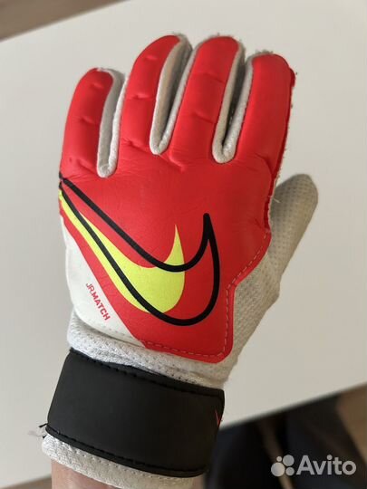 Футбольные вратарские перчатки nike размер 4