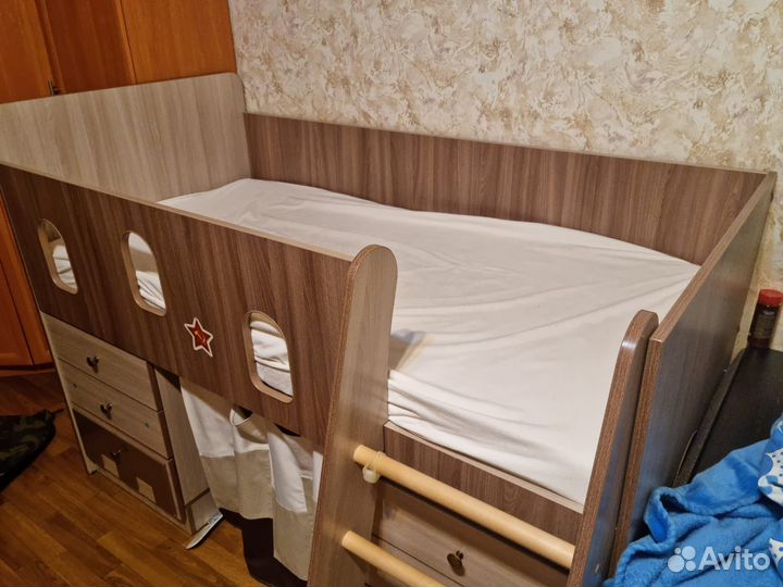 Кровать Айвенго с лесенкой, тумбочками и матрасом