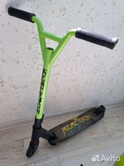 Трюковой самокат, шлем, защита 5-8 лет