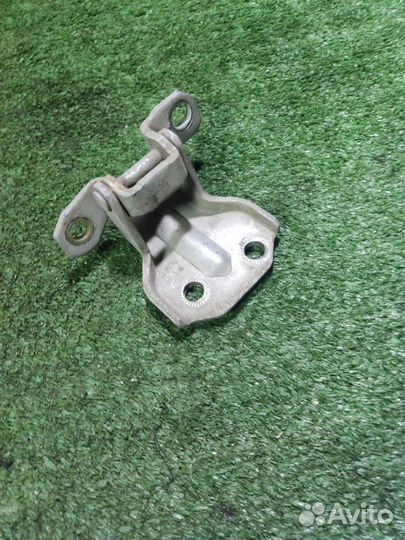 Петля двери передняя правая Hyundai Sonata