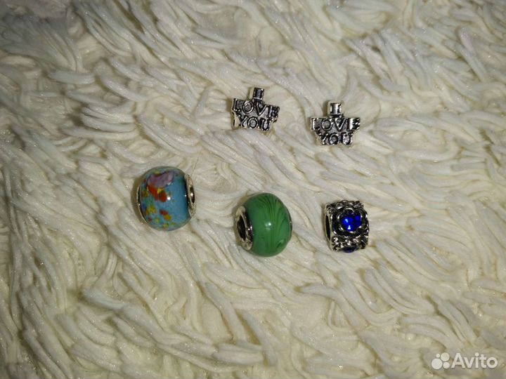 Продаю кулоны