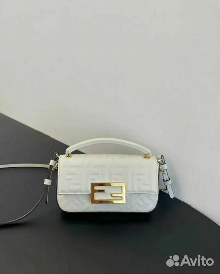 Сумка Fendi белая