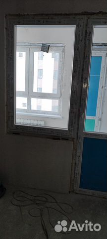 Окно и дверь на балкон