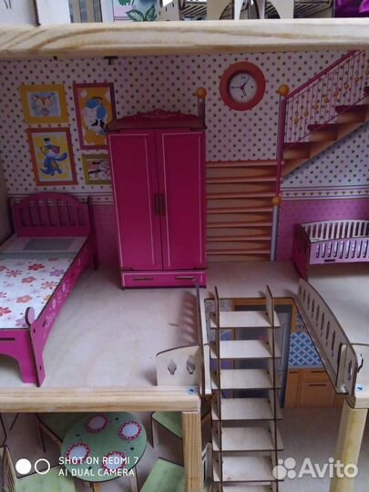Кукольный домик с мебелью