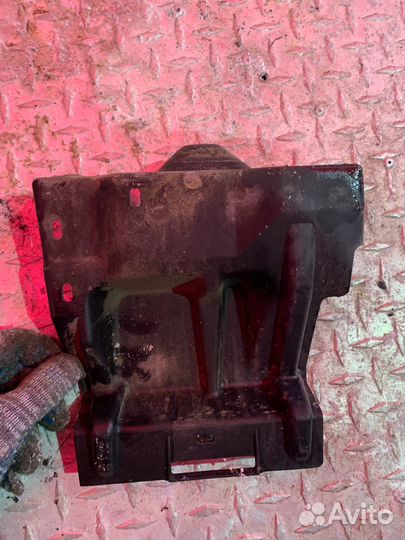 Крепление аккумулятора Citroen c4