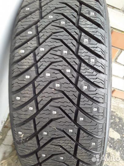 Зимняя резина 17 215/65 с дисками